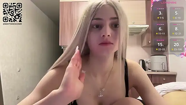 Snapshot of AidaGloshen chatting on 06-19-26, 04:13 AidaGloshen online show from 06-19-26, 04:13