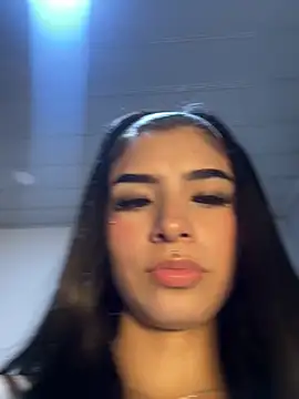 nicky and isabella online show from 11-29-25, 10:21