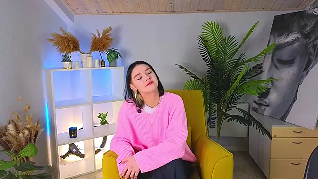 Snapshot of AdriaMaille chatting on 10-28-25, 07:18 AdriaMaille online show from 10-28-25, 07:18