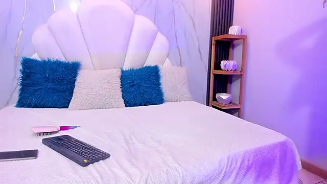 whisper nova online show from 01-12-26, 04:52