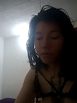 Angeline Thompson online show from 10-28-25, 03:22