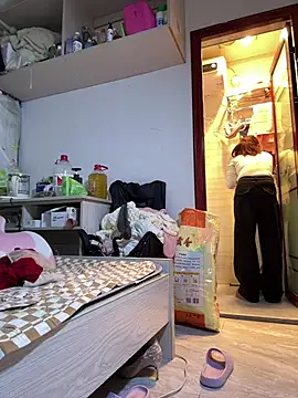 Snapshot of Zuzu-6 chatting on 02-17-26, 05:49 Zuzu-6 online show from 02-17-26, 05:49