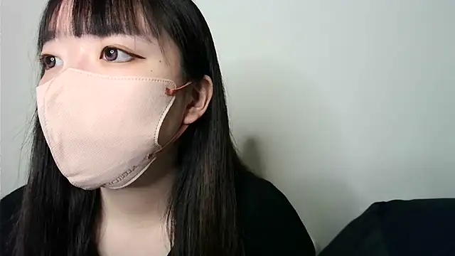 Snapshot of yua_chan00 chatting on 02-15-26, 06:18 yua chan00 online show from 02-15-26, 06:18