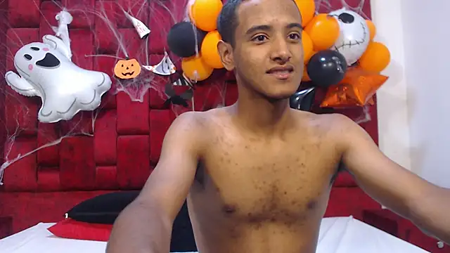 Snapshot of Tommy_22CM chatting on 10-29-25, 11:53 Tommy 22CM online show from 10-29-25, 11:53