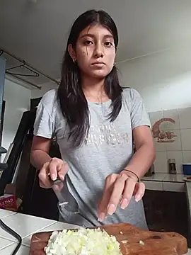 Snapshot of YeseniaRodriguez3 chatting on 10-27-25, 05:25 YeseniaRodriguez3 online show from 10-27-25, 05:25