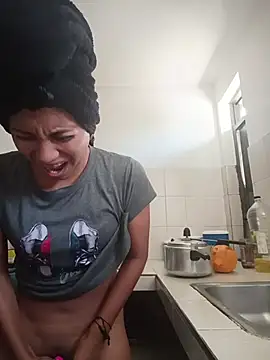 YeseniaRodriguez3 online show from 11-27-25, 02:17