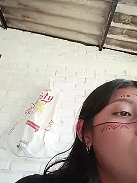 YeseniaRodriguez3 online show from 10-31-25, 05:42