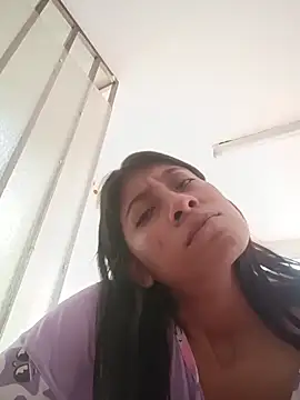 YeseniaRodriguez3 online show from 12-19-25, 03:47