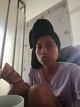 YeseniaRodriguez3 online show from 11-21-25, 05:34