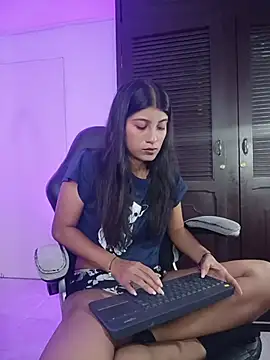 YeseniaRodriguez3 online show from 05-28-26, 12:55