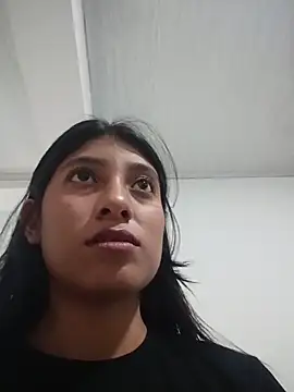 YeseniaRodriguez3 online show from 05-26-26, 12:36