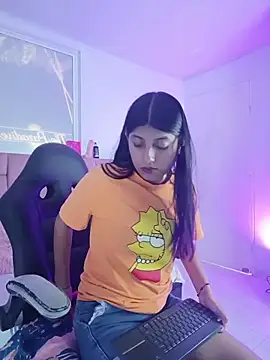 YeseniaRodriguez3 online show from 04-28-26, 05:50