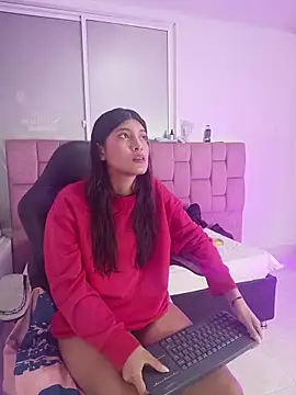 YeseniaRodriguez3 online show from 05-02-26, 12:32