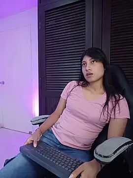 YeseniaRodriguez3 online show from 04-13-26, 12:31