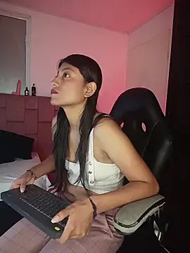YeseniaRodriguez3 online show from 04-07-26, 12:29