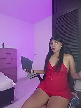 YeseniaRodriguez3 online show from 04-21-26, 12:34