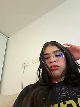 Snapshot of Tatishernandez chatting on 10-31-25, 01:35 Tatishernandez online show from 10-31-25, 01:35