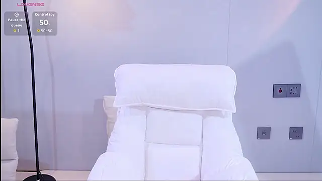 Snapshot of xiaoxi---n chatting on 05-25-26, 07:29 xiaoxi---n online show from 05-25-26, 07:29
