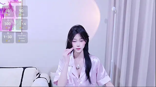 Snapshot of xiaoxi---n chatting on 11-18-25, 10:18 xiaoxi---n online show from 11-18-25, 10:18