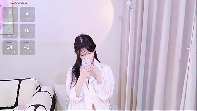 Snapshot of xiaoxi---n chatting on 11-22-25, 09:52 xiaoxi---n online show from 11-22-25, 09:52