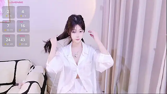 Snapshot of xiaoxi---n chatting on 11-23-25, 09:52 xiaoxi---n online show from 11-23-25, 09:52