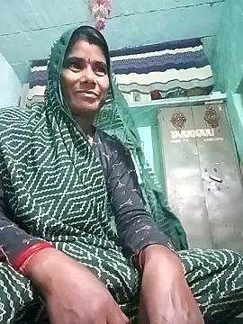 Snapshot of Sandhya---123 chatting on 10-26-25, 04:07 Sandhya---123 online show from 10-26-25, 04:07