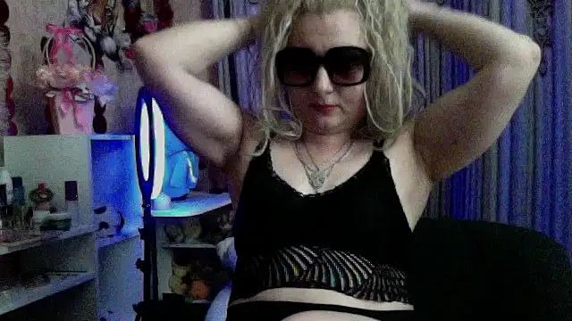xHot Amazonq online show from 03-28-26, 06:31