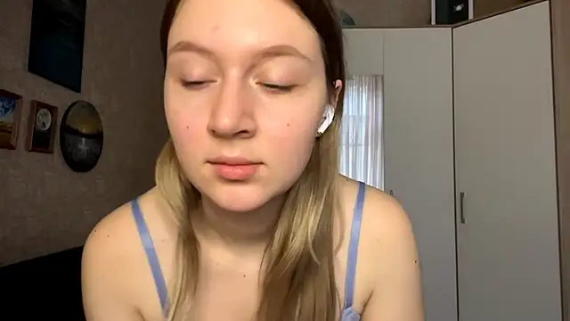 AriaMoon1 online show from 10-25-25, 11:31