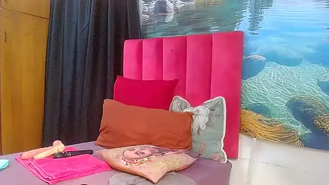 Snapshot of Lisa-001 chatting on 02-18-26, 08:33 Lisa-001 online show from 02-18-26, 08:33