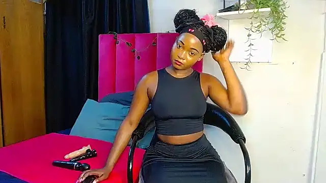 Lisa-001 online show from 12-18-25, 01:59