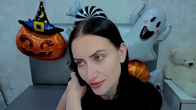 Michellee Adamss online show from 10-27-25, 06:42