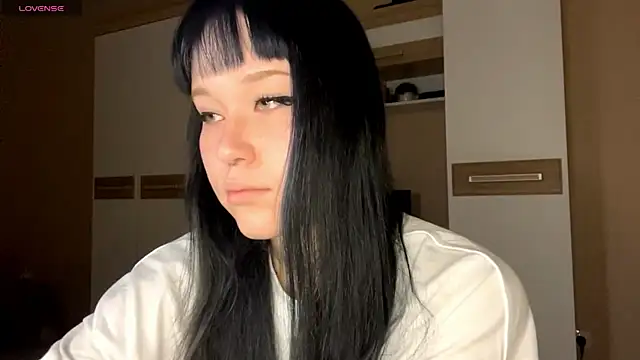 Snapshot of LaurenOveson chatting on 10-27-25, 07:31 LaurenOveson online show from 10-27-25, 07:31