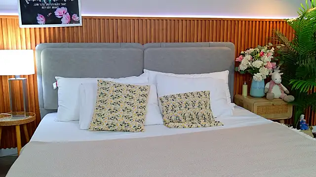 Sandy Edvards online show from 03-26-26, 04:55