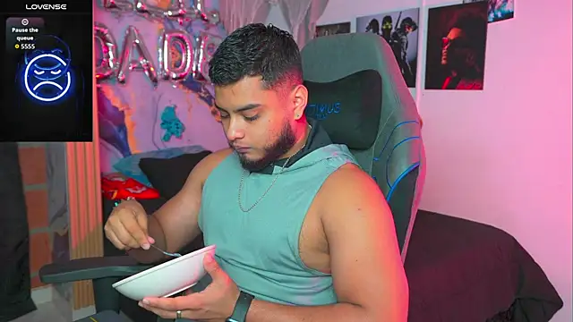 Tiler wolker online show from 04-12-26, 12:47