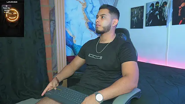 Tiler wolker online show from 11-30-25, 02:45