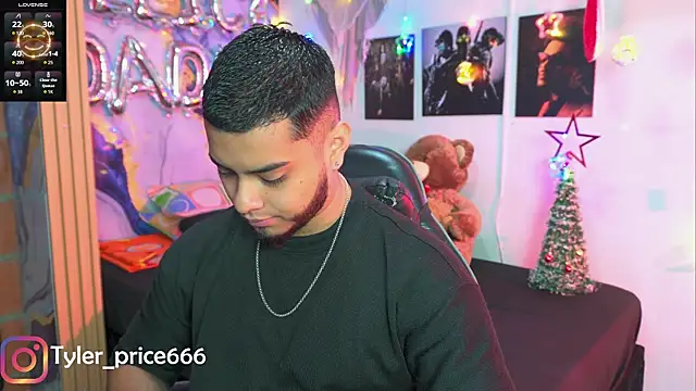 Tiler wolker online show from 12-20-25, 04:37