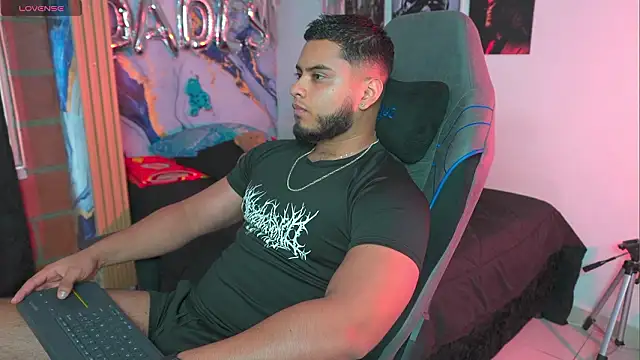 Tiler wolker online show from 03-25-26, 10:08