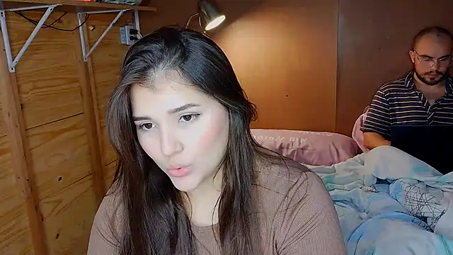 Snapshot of angietubebe chatting on 04-08-26, 01:40 angietubebe online show from 04-08-26, 01:40