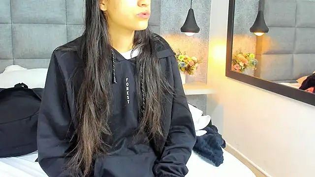 Luna Bella3 online show from 11-17-25, 09:57