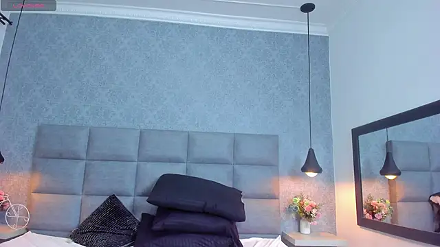 Luna Bella3 online show from 11-30-25, 10:38