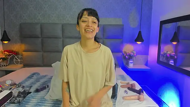 Luna Bella3 online show from 01-10-26, 10:54