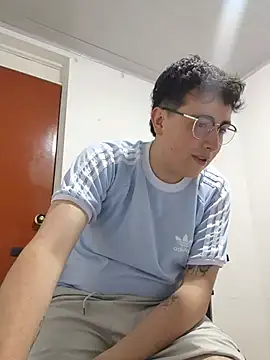 Snapshot of Sam_Rush chatting on 06-12-26, 05:16 Sam Rush online show from 06-12-26, 05:16