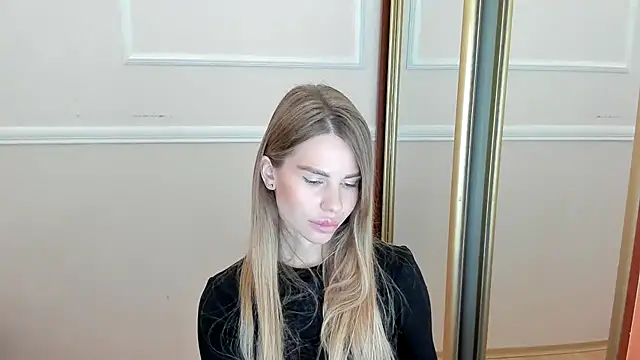 Snapshot of LinaBey chatting on 11-30-25, 07:53 LinaBey online show from 11-30-25, 07:53