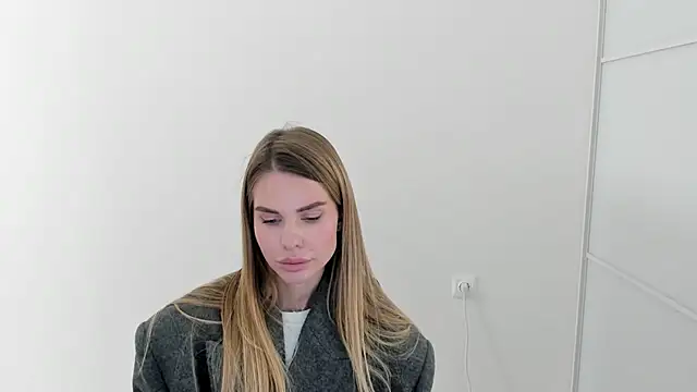 Snapshot of LinaBey chatting on 11-15-25, 12:53 LinaBey online show from 11-15-25, 12:53