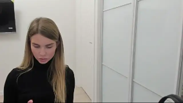 Snapshot of LinaBey chatting on 11-03-25, 12:20 LinaBey online show from 11-03-25, 12:20