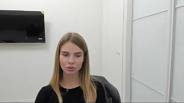 Snapshot of LinaBey chatting on 10-27-25, 01:23 LinaBey online show from 10-27-25, 01:23