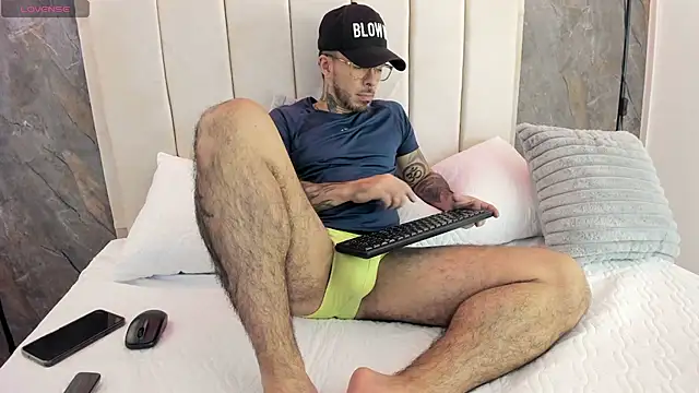 Snapshot of axel_tatto chatting on 10-27-25, 07:26 axel tatto online show from 10-27-25, 07:26