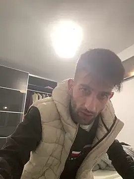 Snapshot of Dondeloquieras4 chatting on 02-22-26, 05:03 Dondeloquieras4 online show from 02-22-26, 05:03