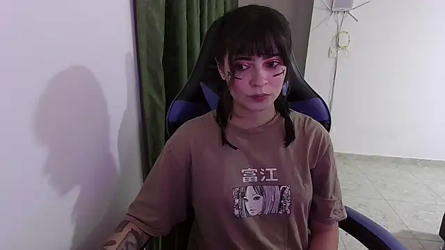 Snapshot of Annagoth_ chatting on 10-27-25, 12:44 Annagoth  online show from 10-27-25, 12:44