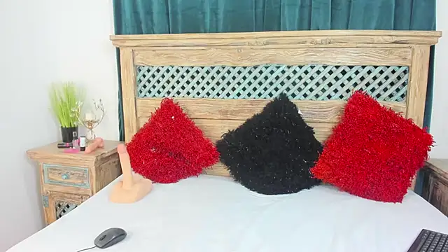 Cassandra Armani online show from 02-24-26, 03:40